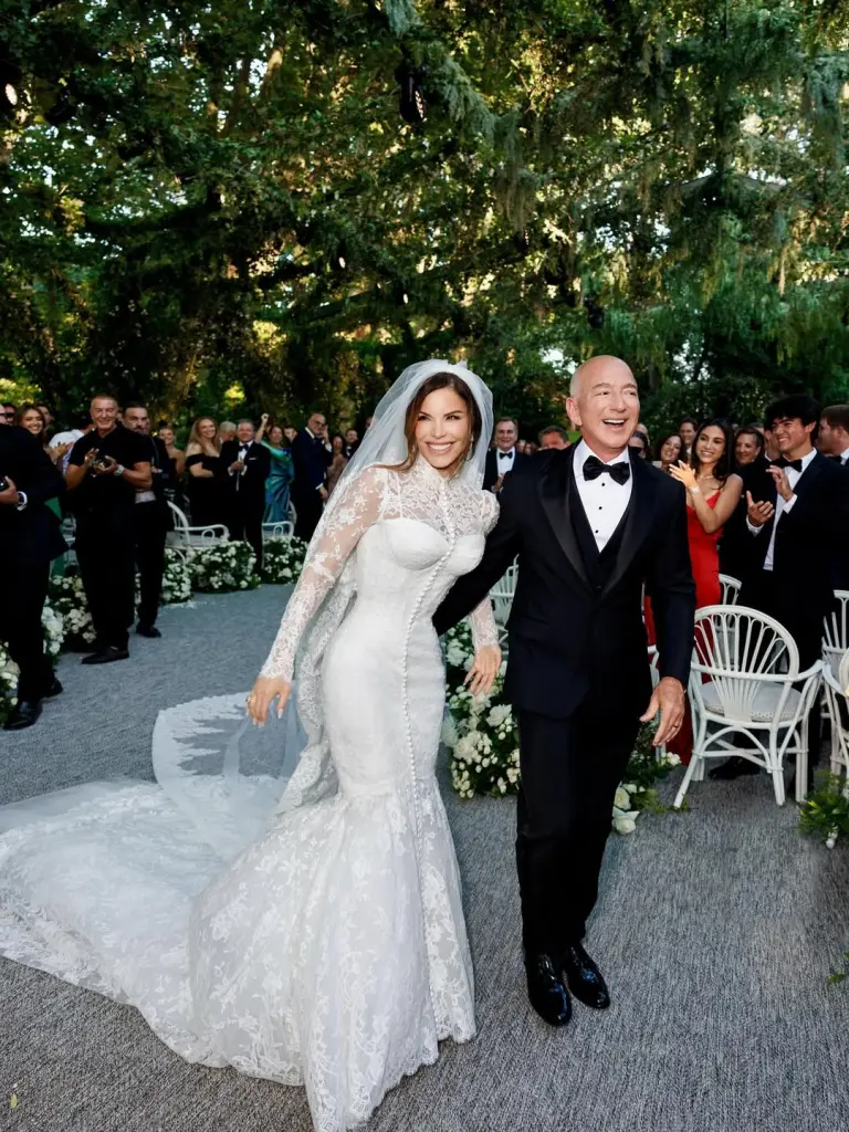 Scandal la nunta lui Bezos! Rochia de mireasă a lui Lauren Sanchez, dată dispărută