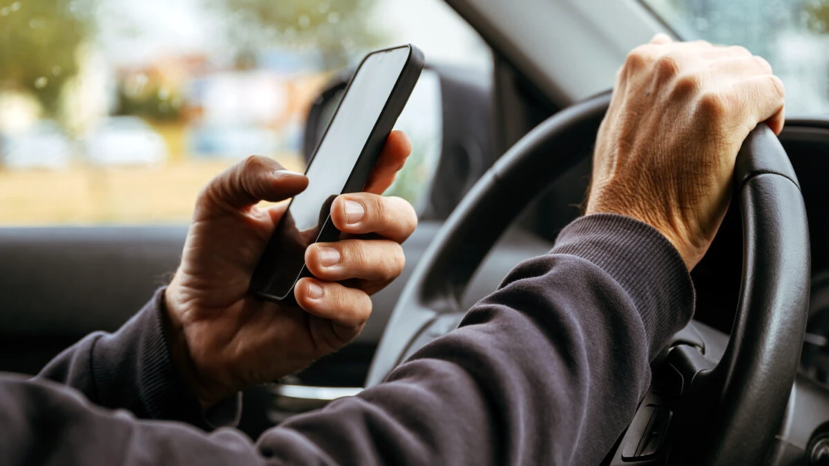 Se dă lege pentru românii care au telefoane și mașini inteligente! Noile reguli intră în vigoare pe 12 septembrie 2025!