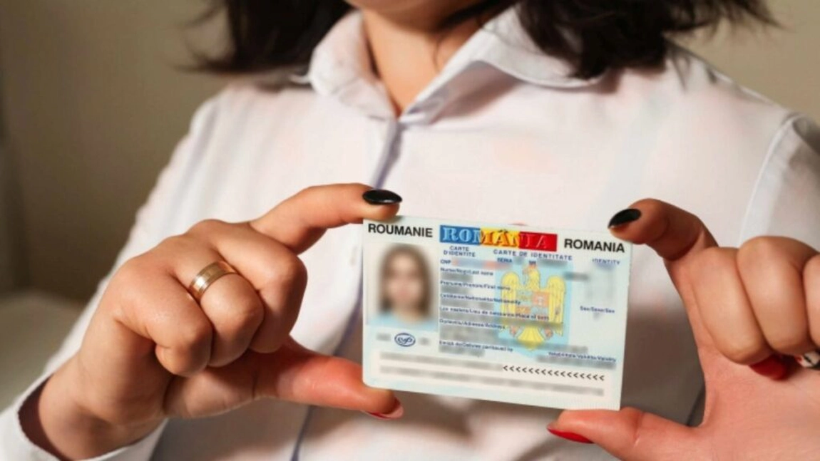 Buletine noi pentru românii care călătoresc în străinătate! De ce cărțile de identitate clasice nu vor mai fi acceptate