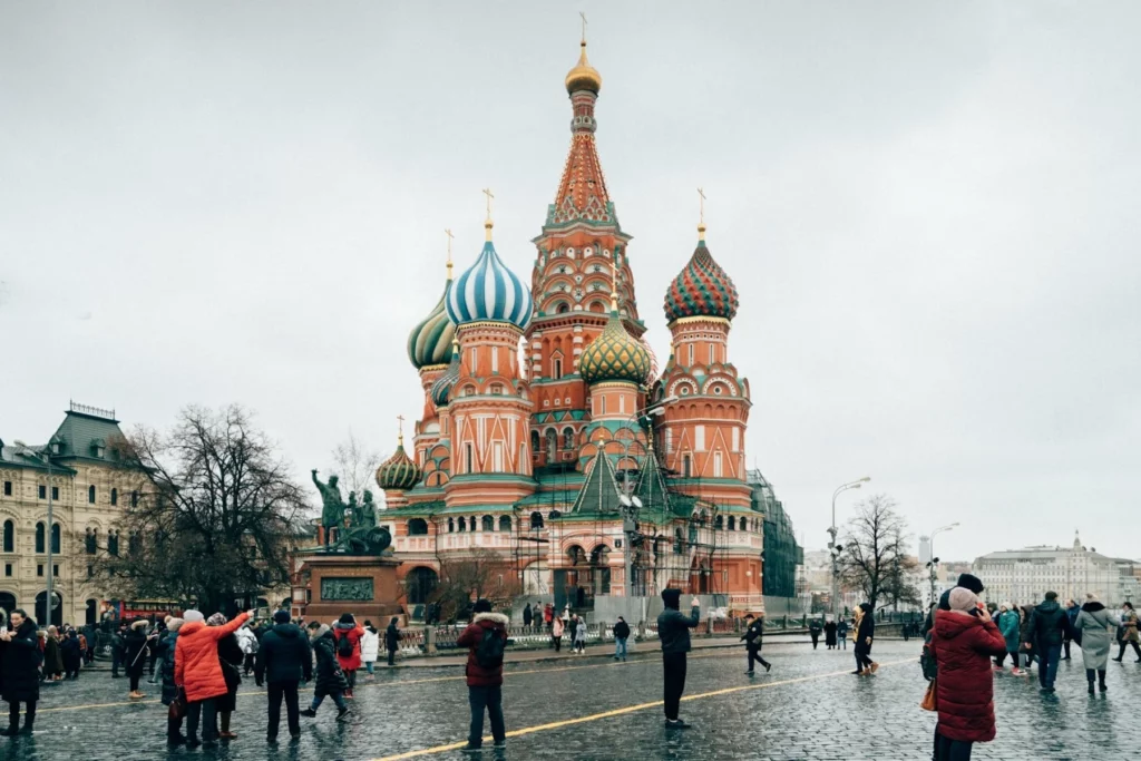 Rusia își ia revanșa: Moscova impune restricții pentru 15 instituții media europene