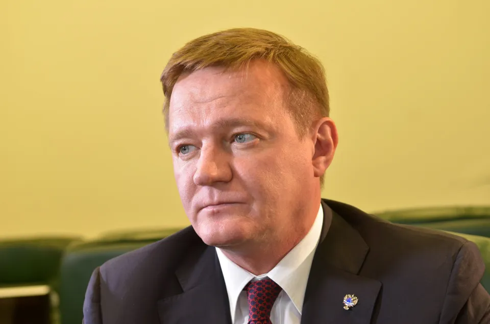 Sinuciderea lui Roman Starovoit după demiterea de către Putin zguduie elita de la Kremlin