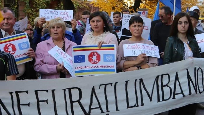 Ucraina închide aproape toate școlile cu predare în limbă română. Din 20 de licee rămân doar 4