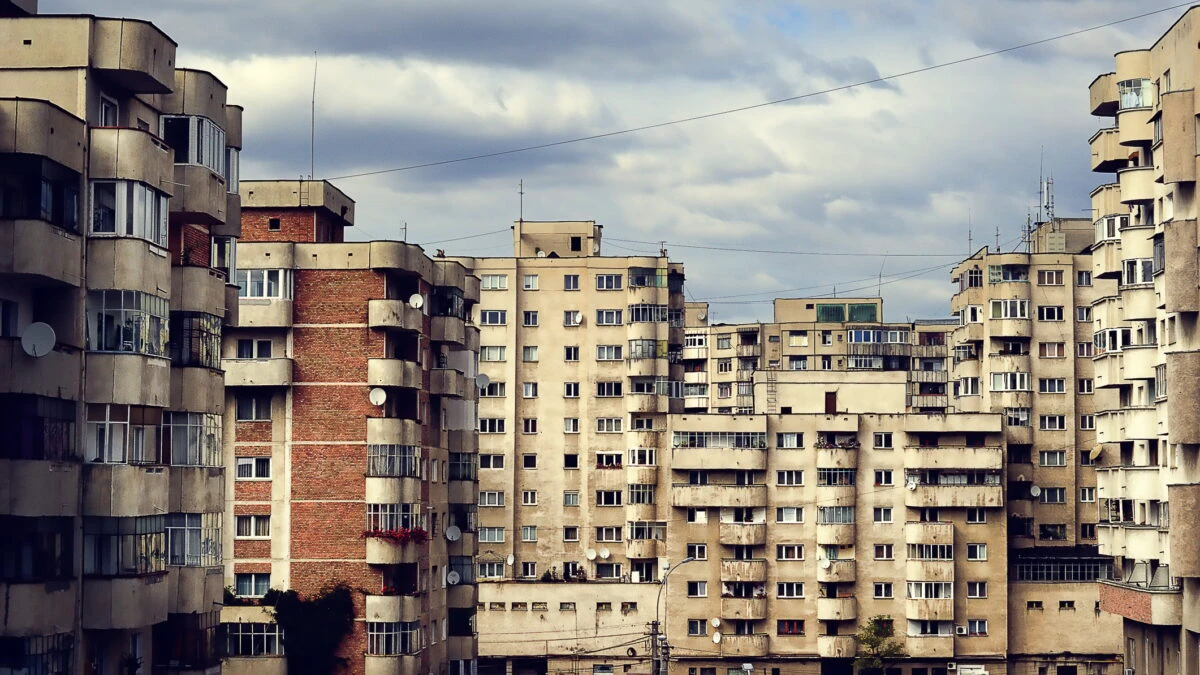 Se schimbă regulile privind securitatea blocurilor de locuințe! Cum vor fi protejați proprietarii!