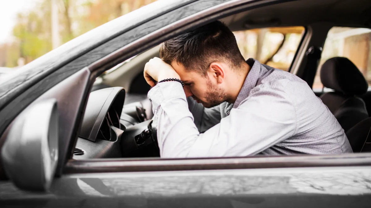 Șoferii care se tratează de gripă și răceală riscă să rămână fără permisul de conducere! Medicamentele care trebuie (…)