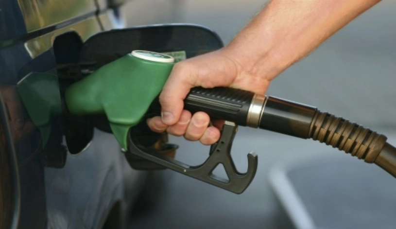 Greșeala pe care o fac toți șoferii la pompă! Posesorii auto pierd bani fără să știe!