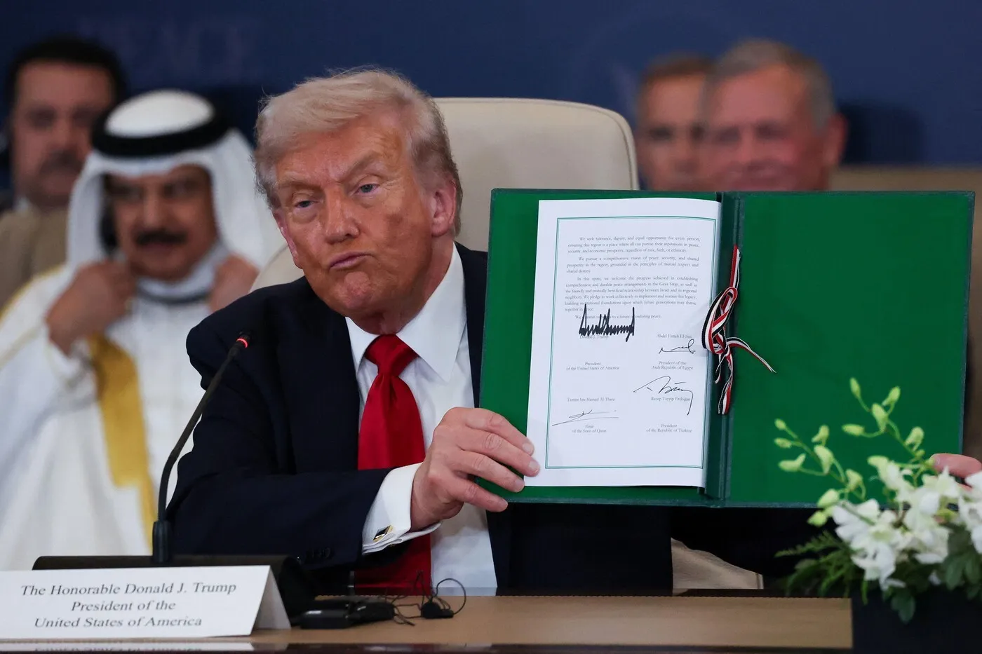 VIDEO Donald Trump a semnat acordul, la marea Conferință de Pace: A început planul pentru faza a doua în Fâșia Gaza