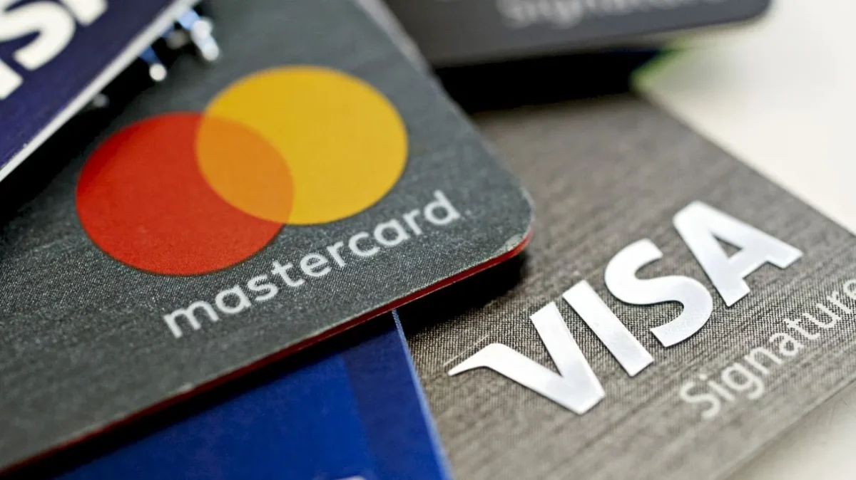 Decizie nouă pentru plată cu cardul. Anunț pentru cei care dețin Visa și Mastercard