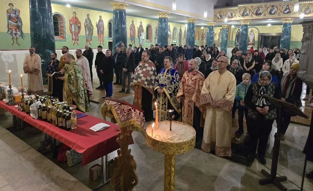 În cea mai frumoasă biserică românească din Germania, cea din Würzburg, s-a săvârșit slujba Sfântului Maslu de către (…)