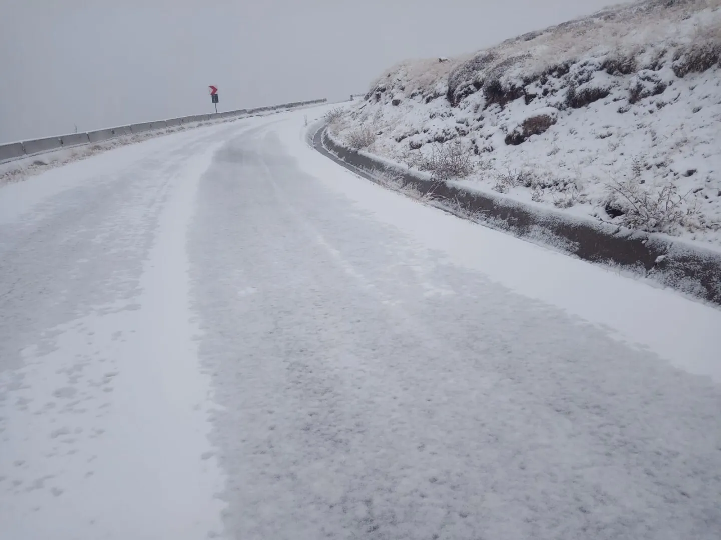 Trafic îngreunat spre staţiunea Păltiniş, din cauza zăpezii