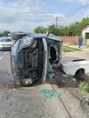 Şoferiţă rănită după ce maşina ei a intrat în coliziune cu un camion