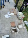 VIDEO 14 kilograme de cocaină, găsite îngropate într-o curte din Mihăileşti, Giurgiu. Drogurile aveau o valoare de (...)