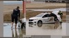 Filmare virală cu polițiștii din Constanța care au rămas împotmoliți cu mașina pe plajă