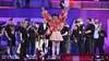 Nemo, câştigătorul Eurovision, a spart trofeul pe scenă. Ce decizie au luat imediat organizatorii. VIDEO