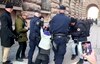 Greta Thunberg a fost scoasă cu forța de poliția suedeză, de la un miting în sprijinul Palestinei, în timpul Eurovision