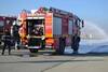 FOTO Un autoturism a luat foc în mers pe A1, în Giurgiu. Pasagerii au reuşit să iasă teferi din maşină