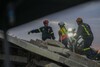 VIDEO Momentul în care un bărbat este scos de sub dărâmături, la 5 zile după prăbușirea unei clădiri în Africa de (...)