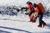 VIDEO Salvamontiştii au recuperat patru tineri rătăciţi în Parâng, unii în pantaloni scurţi într-o zonă cu zăpadă