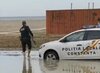 VIDEO Imagini virale de la Constanța: O mașină a Poliției Locale s-a împotmolit într-o baltă pe plajă