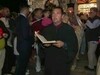 În Grecia, lumina sfântă a ajuns cu întârziere. Soluția salvatoare găsită de preoți