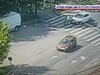 O femeie cu un copil au fost spulberați pe trecerea de pietoni, în București. Momentul a fost filmat