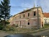 Descoperirea șocantă făcută de un român care a cumpărat clădirea școlii în care a învățat. Ce a găsit în planșeu