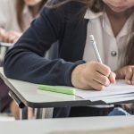Peste 9.500 de candidaţi susţin proba scrisă a examenului de definitivat