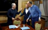 „Informație falsă propagată de dușmanii Franței”: Emmanuel Macron dezminte prezența substanțelor interzise pe masa (…)