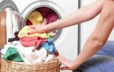 Când e bine să speli rufele pe timpul verii: Așa vei reduce factura la curent!