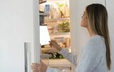 Oamenii, îndemnaţi să pună o foaie A4 în frigider când afară e caniculă. Motivul pentru care producătorul Beko îşi (…)