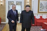 Un oficial rus de rang înalt efectuează o vizită în Coreea de Nord/ Phenianul va trimite MILITARI pentru a ajuta la (…)