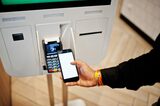 Plățile fără numerar: Cum simplifică viața consumatorilor și ce impact au asupra economiei?