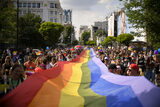 Bucharest Pride 2025: 30.000 de persoane participă la marș / Contramanifestație cu icoane și rugăciuni