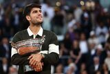 Carlos Alcaraz câștigă Roland Garros după cea mai lungă finală din istorie: a revenit spectaculos și a salvat trei (…)