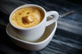 Cafeaua îți poate prelungi viața, dar depinde cum o bei. Când devine un risc pentru organism