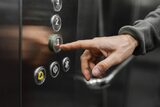 Panică într-un bloc din Timișoara: un copil și trei adulți, răniți după ce liftul s-a prăbușit
