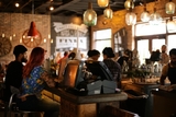 Țara care taxează înjurăturile. Cuvintele urâte spuse în interiorul restaurantelor aduc amenzi