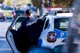 Interlopul care l-a tăiat cu sabia, în 2017, pe poliţistul Dan Ciprian Sfichi, a fost prins și arestat