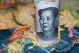 China de azi, România anilor ’90: Statul ţine în viaţă fabrici cu pierderi pentru a nu cauza tulburări sociale. (…)