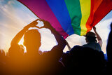 Scandal la MARȘUL Pride din Chişinău. Cordonul poliţiei, spart de opozanții comunitatea LGBTQ / Un copil a fost (…)