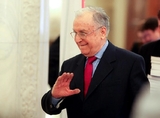 Ion Iliescu, internat în spital. Fostul președinte al României se află la ATI