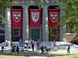 Administrația Trump cere documente interne despre studenții străini de la Harvard. Universitatea acuză represalii (…)