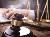 O judecătoare din București ar fi blocat timp de patru ani tragerea la răspundere a unor inculpaţi pentru tentativă (…)
