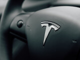 Probleme la Tesla. Lipsește un șurub și îi cade volanul în mers la un model de SUV. FOTO, VIDEO