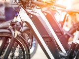 Tragedie în Iaşi. Un tânăr de 22 de ani a murit în timp ce se plimba cu bicicleta electrică