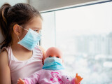 Mai multe cazuri de Covid la copii în București decât de gripă. Au fost internați chiar și bebeluși infectați. Noi (…)