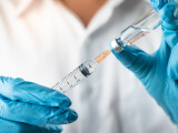Studiu: Un nou vaccin oferă speranţă în prevenţia riscului de demenţă