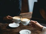Cafeaua îți poate prelungi viața, dar depinde cum o bei. Când devine un risc pentru organism