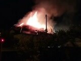 Incendiu violent în Galați. Acoperișul comun a 3 case au fost cuprinse de flăcări. De la ce ar fi pornit focul
