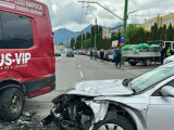 Accident între un microbuz şi un autoturism, în Braşov. 10 copii şi 3 adulţi au fost transportaţi la spital