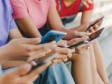 Legătura dintre postatul noaptea și sănătatea mintală, relevată de un studiu. „Excitarea cognitivă”